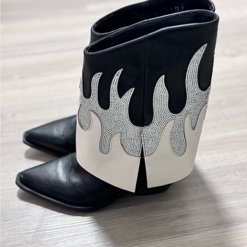 Gianni BiniConleyTwo Western Rhinestone Flame Foldover Boots size 5 NWOT